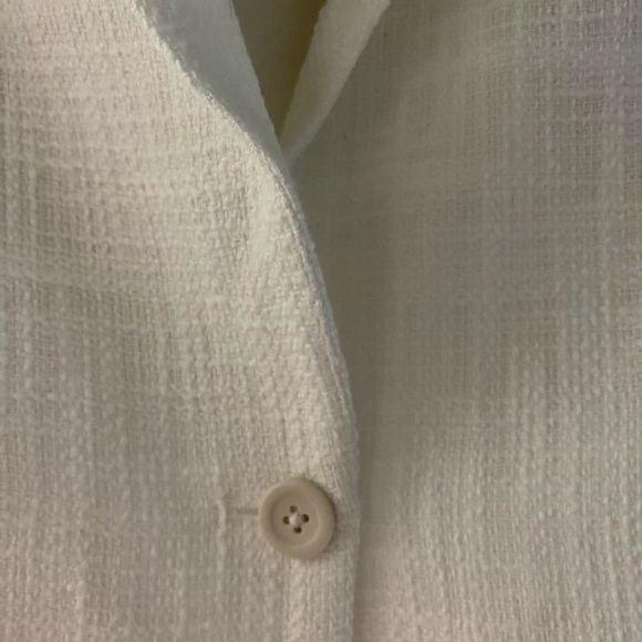 Abercrombie & Fitch // Cropped Tweed Blazer (L - White) *NWT* (Discontinued) - Picture 3 of 14